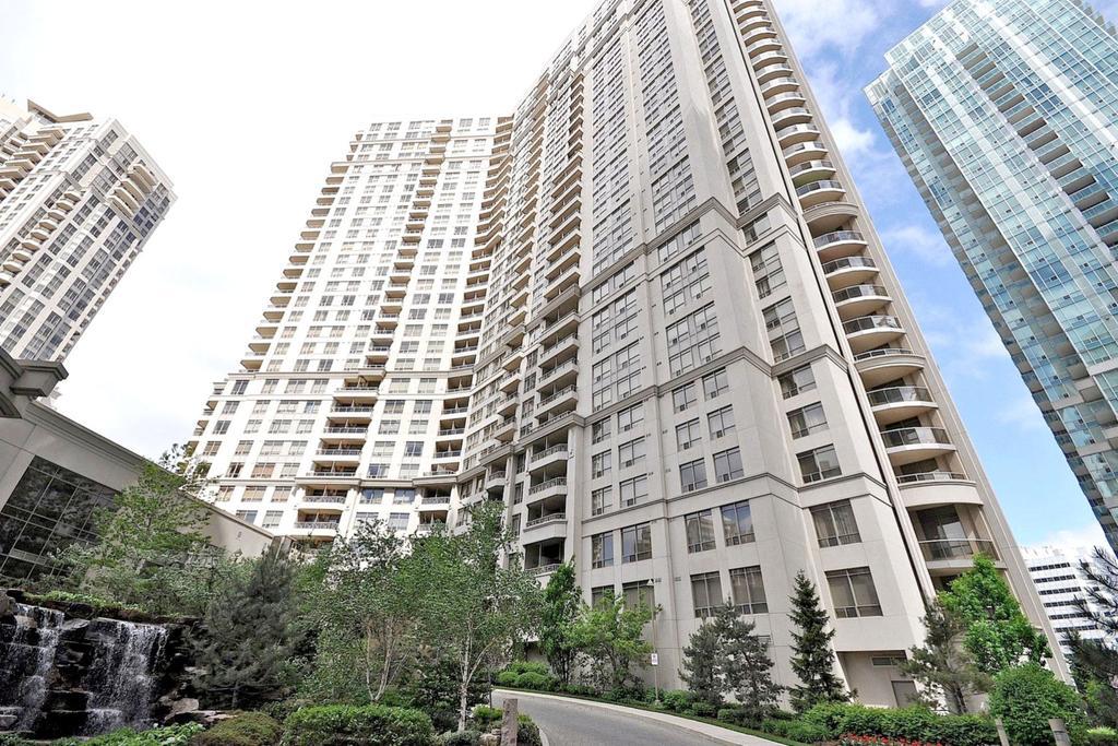 Napa Furnished Rental Apartments Square One Mississauga Room photo