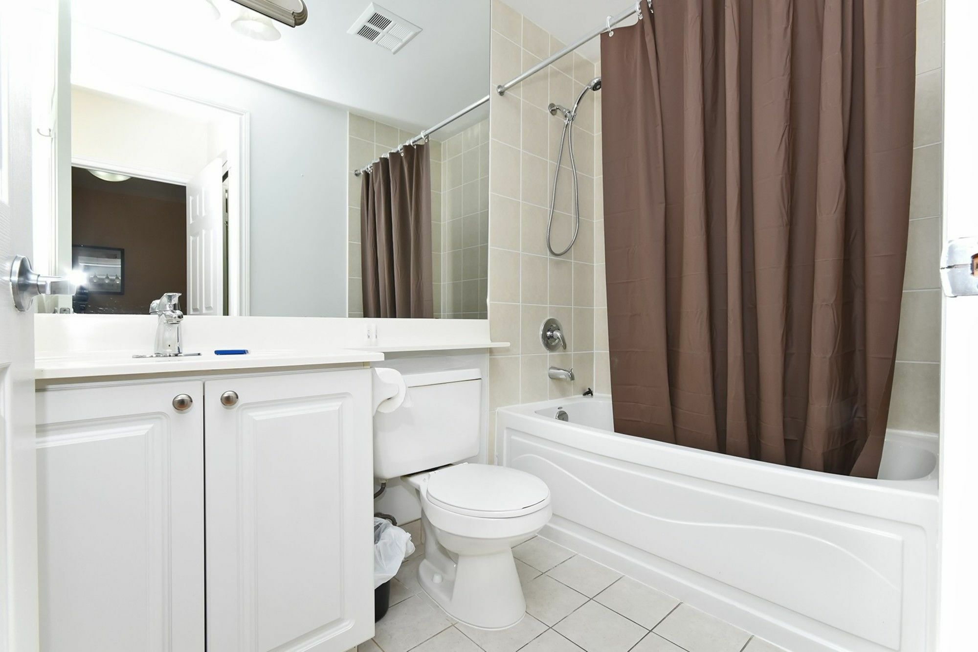 Napa Furnished Rental Apartments Square One Mississauga Exterior photo